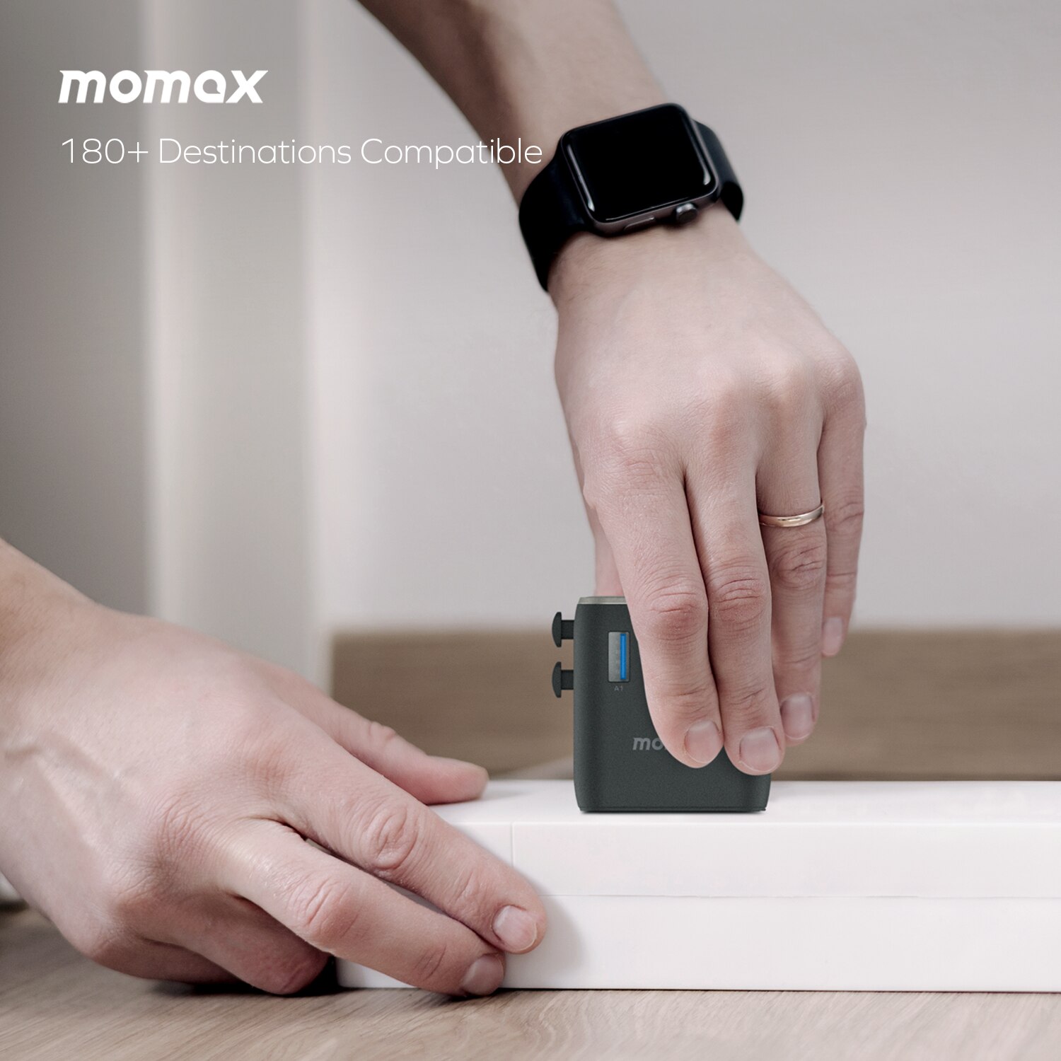 Momax 1-World2 100W 4-插口雙AC旅行充電插座 UA23UK