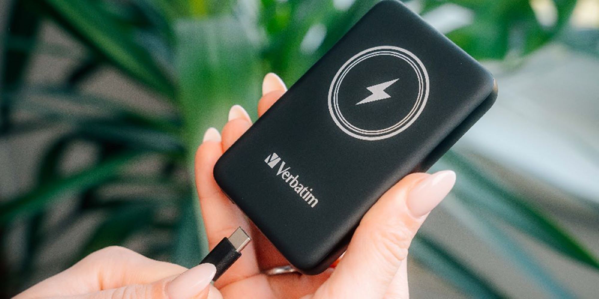 VERBATIM 10000mAh Magnetic Wireless Rechargeable Battery Power Bank