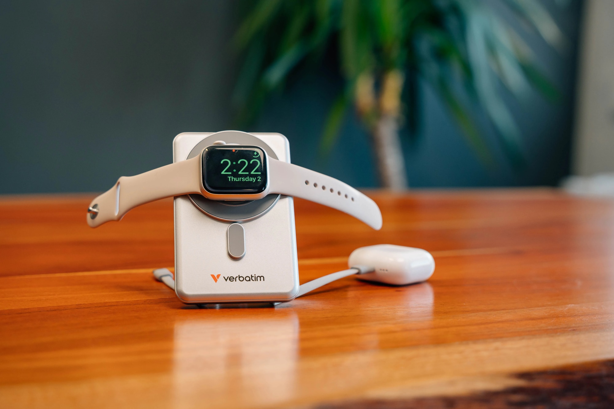 VERBATIM Charge ‘N’ Go Power Bank Magnetic Wireless Charing 10000mAh with LED Display